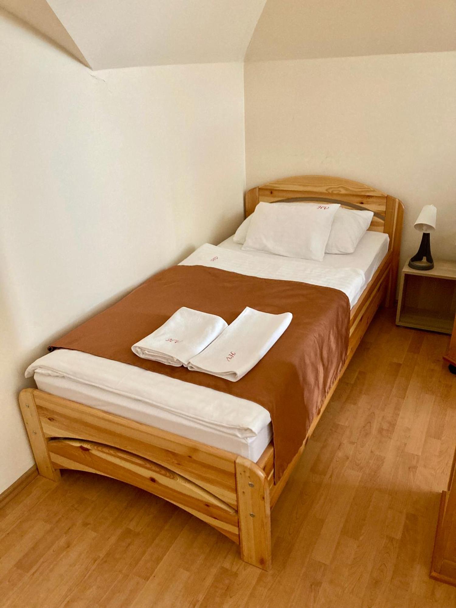 Hét Vezér Apartmanhotel Komárom Camera foto